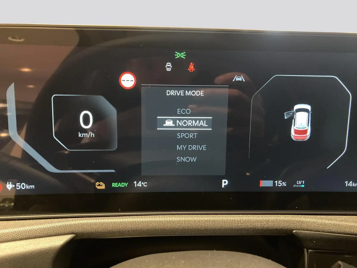 Light Edition 63 kWh | Stoelverwarming | Adaptieve cruise control | Parkeersensoren | Stuurwiel verwarmd |