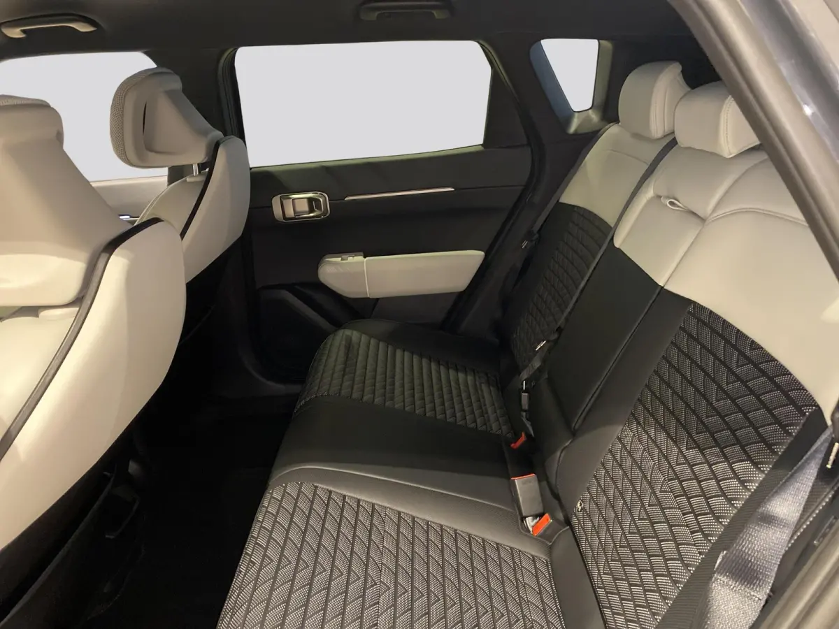 GT-Line Business Edition 81.4 kWh | Adaptieve cruise control | Stoel- en stuurwielverwarming | Achteruitrijcamera | 19" LM velgen GT-Line | LED-koplampen |