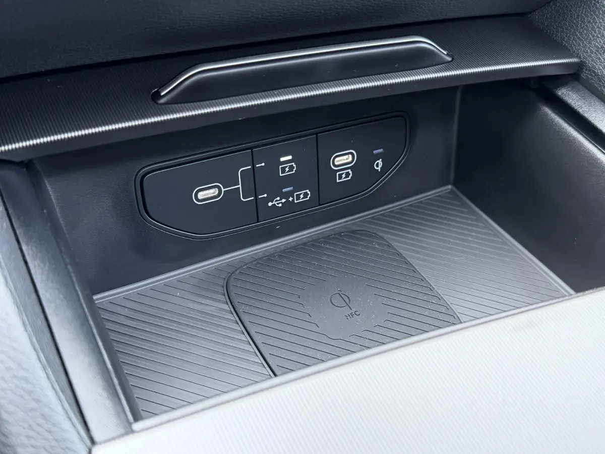 1.6 T-GDi Hybrid DynamicPlusLine | Panoramadak | Full LED matrix | Privacy glass | Stuurwielverwarming | Dodehoekassistentie | Stoelverwarming voor en achter |