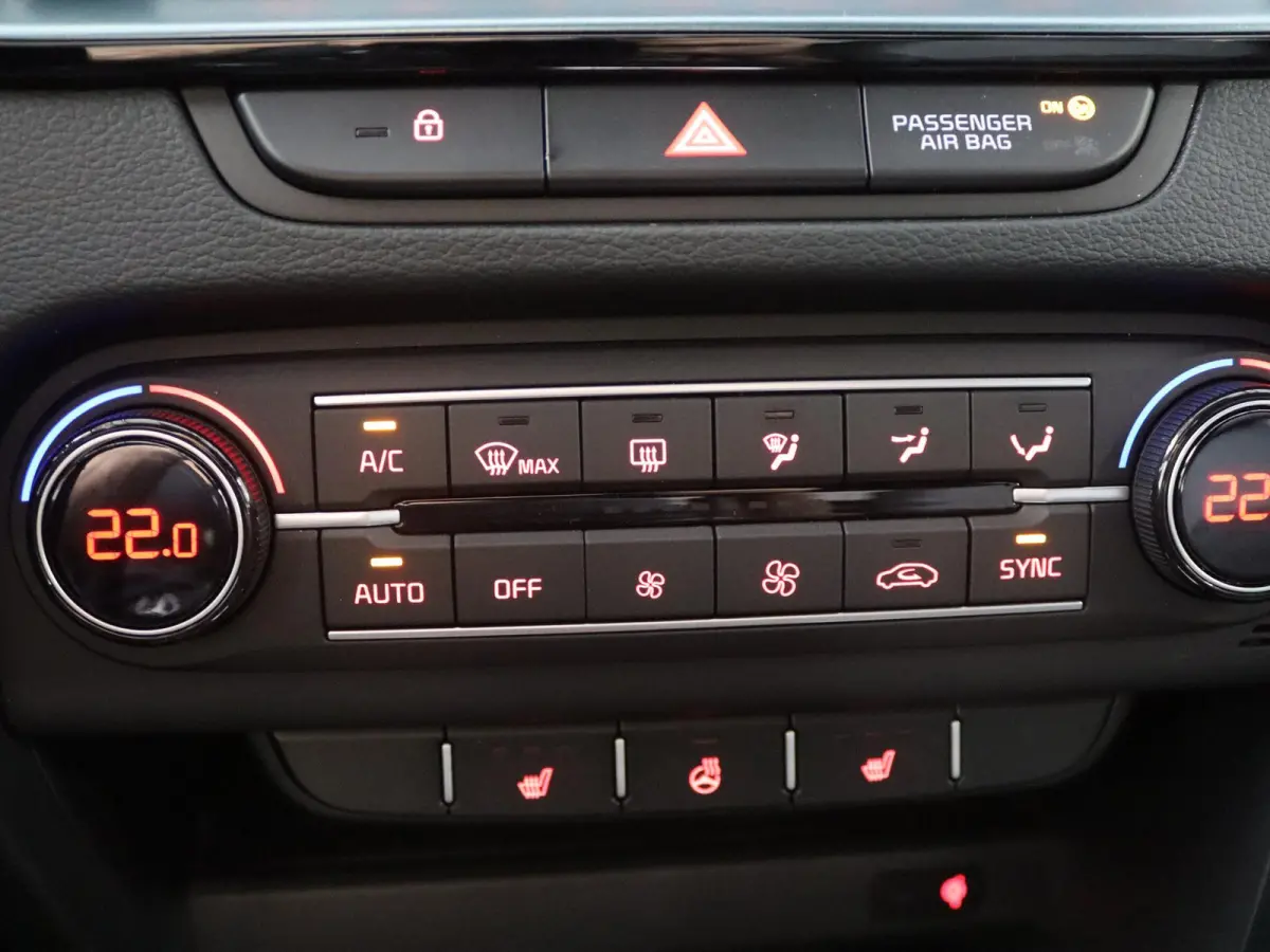 1.0 T-GDi Design Edition | Trekhaak | JBL | Stoelverwarming | Parkeersensoren | LED Koplampen | Dodehoekassistentie  | Adaptieve cruise control | Stuurwiel verwarmd |