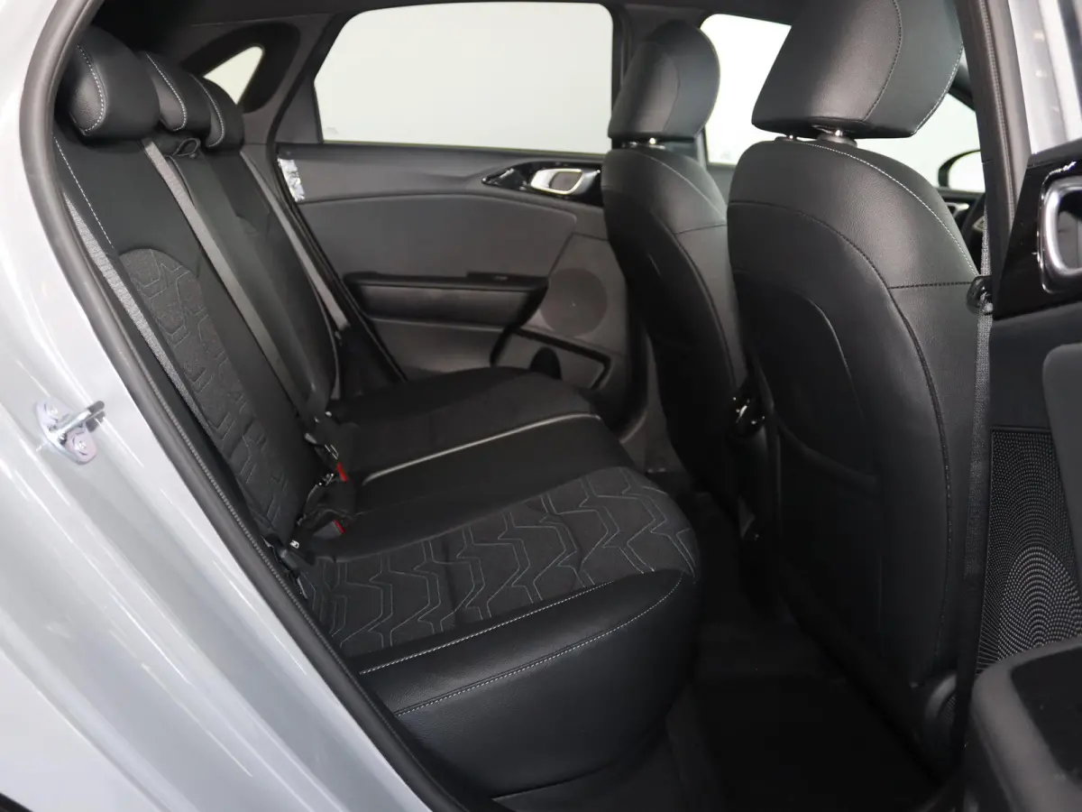 1.0 T-GDi Design Edition | Trekhaak | JBL | Stoelverwarming | Parkeersensoren | LED Koplampen | Dodehoekassistentie  | Adaptieve cruise control | Stuurwiel verwarmd |