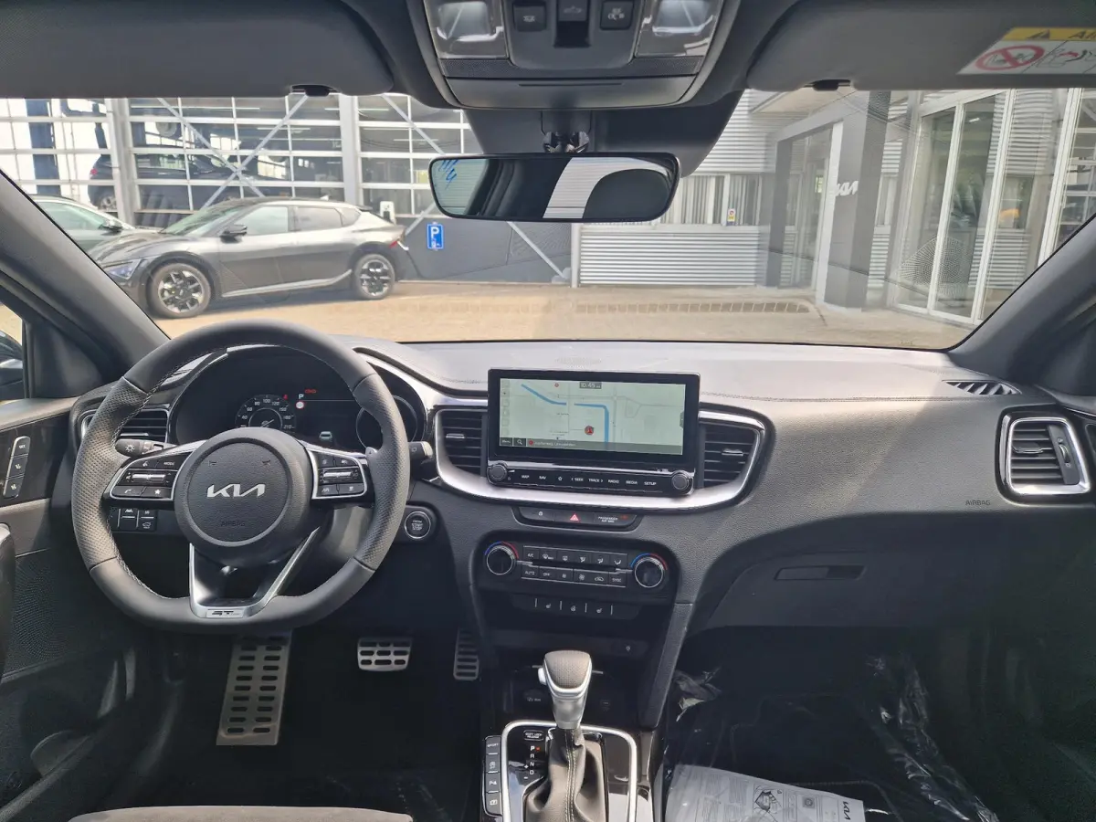 1.5 T-GDi GT-PlusLine | Panoramaschuifdak | Stoelverwarming | LED-koplampen | Dodehoekassistentie  | Achteruitrijcamera | Privacy glass | Stuurwielverwarming |