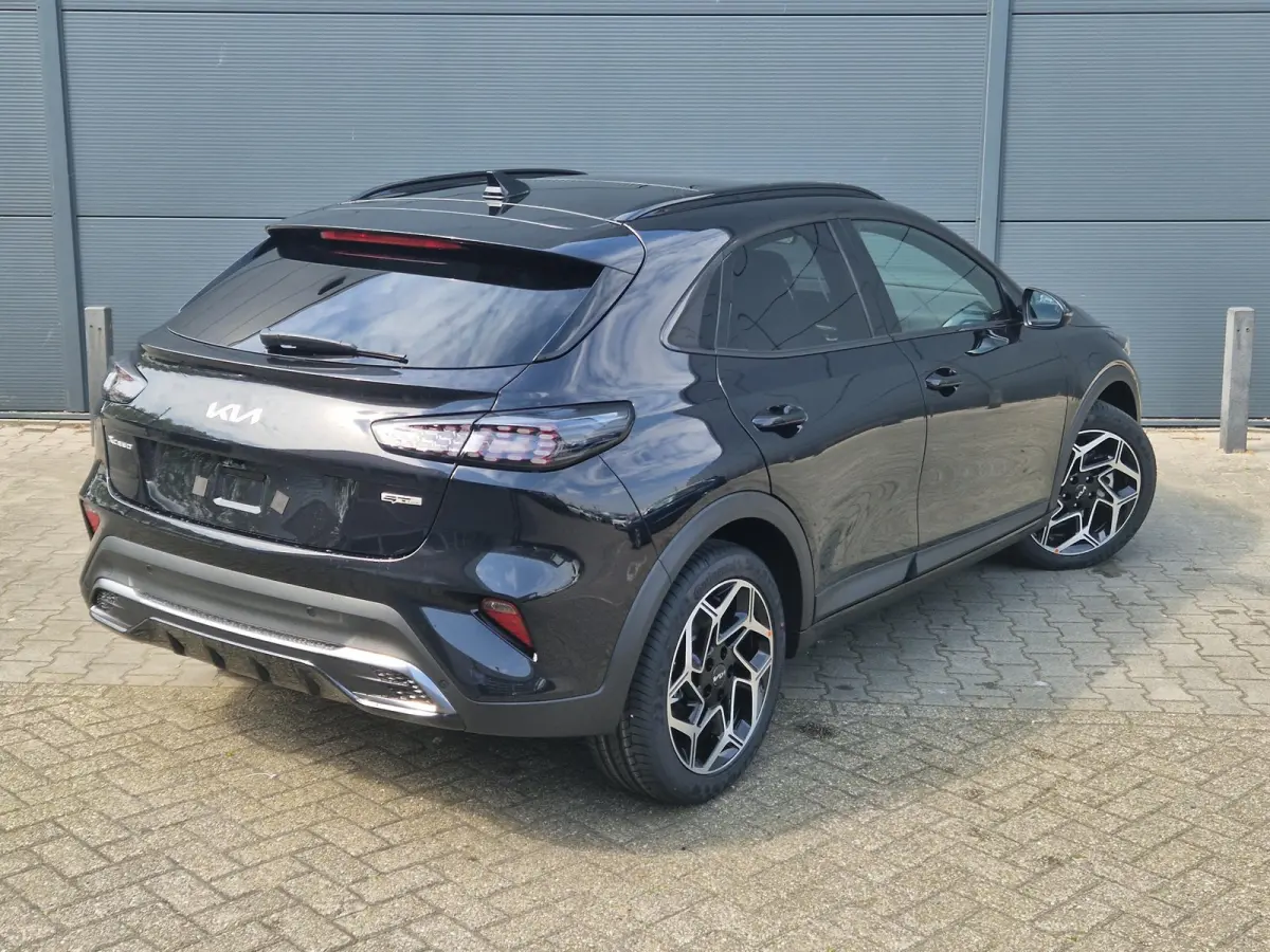 1.5 T-GDi GT-PlusLine | Panoramaschuifdak | Stoelverwarming | LED-koplampen | Dodehoekassistentie  | Achteruitrijcamera | Privacy glass | Stuurwielverwarming |