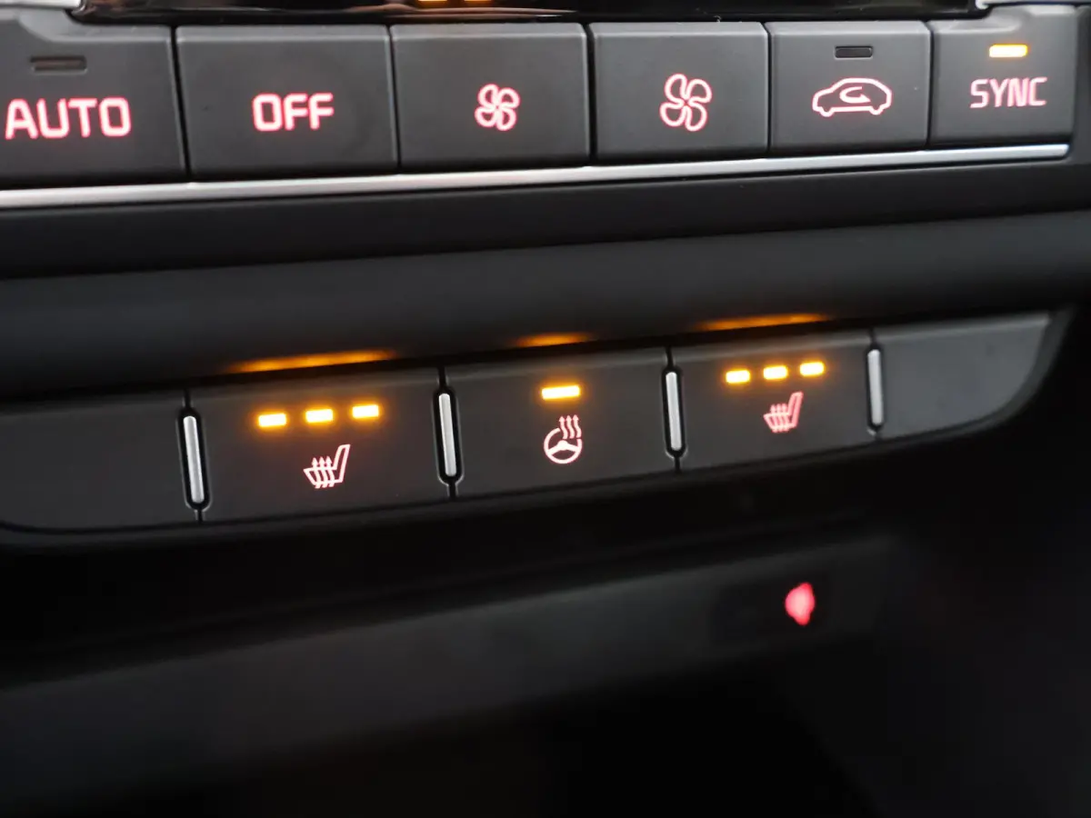 1.5 T-GDi GT-Line | Panoramadak | Matrix LED Koplampen | Stoel/Stuurverwarming | Keyless Go | Elektrisch bedienbare achterklep