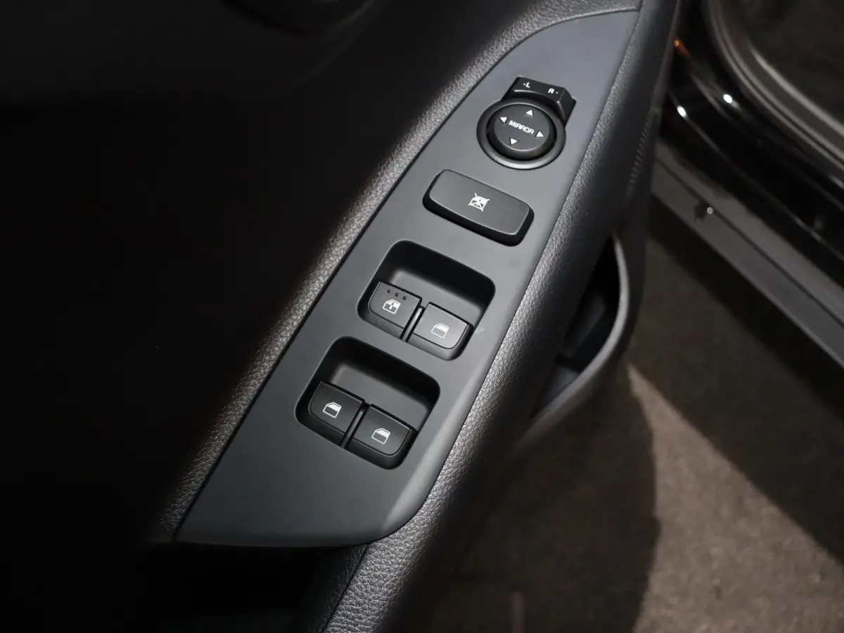 1.0 T-GDi MHEV DynamicLine | vanaf € 429,- per maand | Achteruit Camera | Climate Control | Apple Carplay/Android auto | Elektrische ramen | Cruise Control |