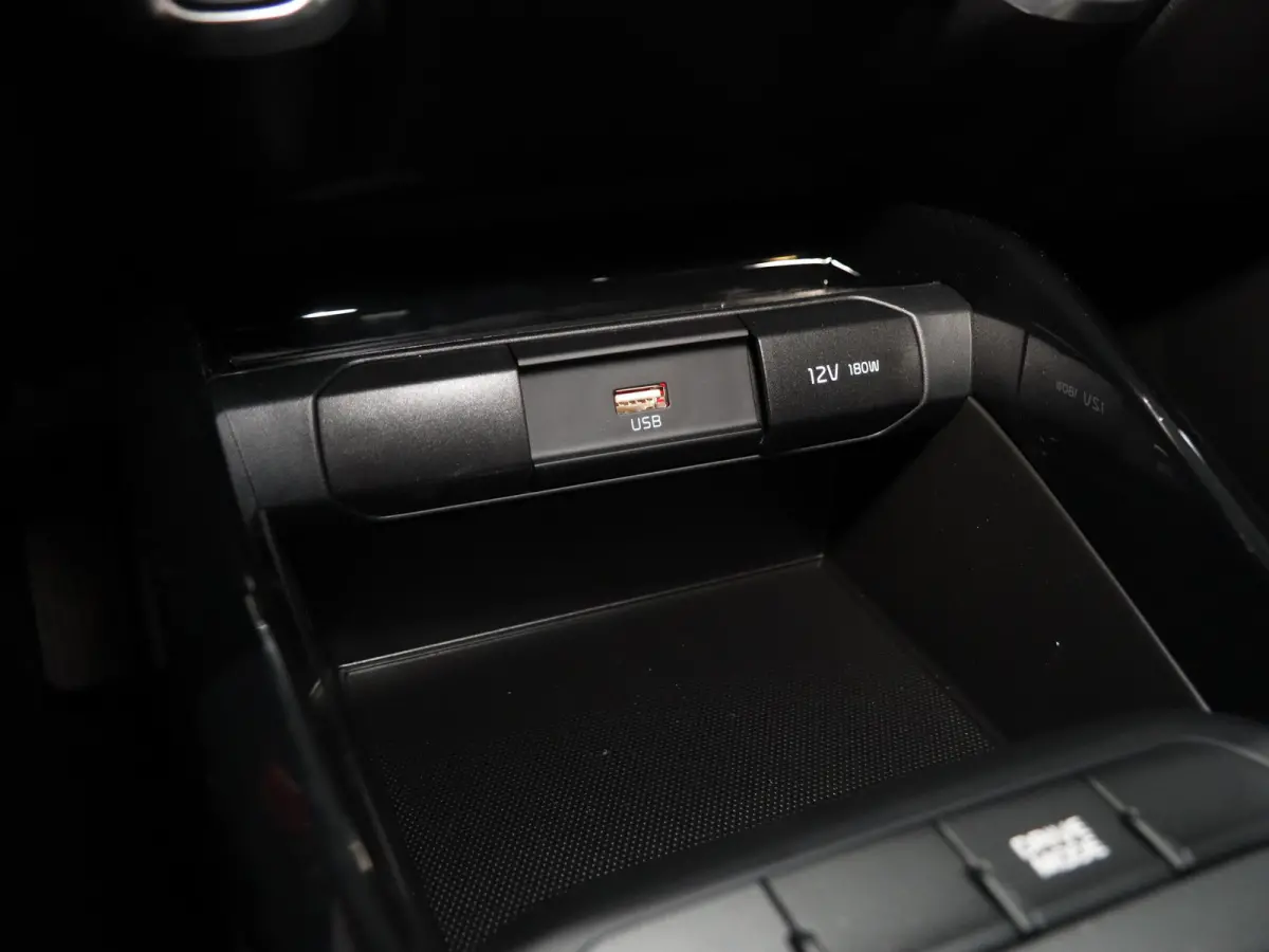 1.0 T-GDi MHEV DynamicLine | vanaf € 429,- per maand | Achteruit Camera | Climate Control | Apple Carplay/Android auto | Elektrische ramen | Cruise Control |
