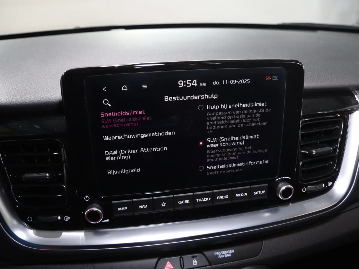 1.0 T-GDi MHEV DynamicLine | vanaf € 429,- per maand | Achteruit Camera | Climate Control | Apple Carplay/Android auto | Elektrische ramen | Cruise Control |