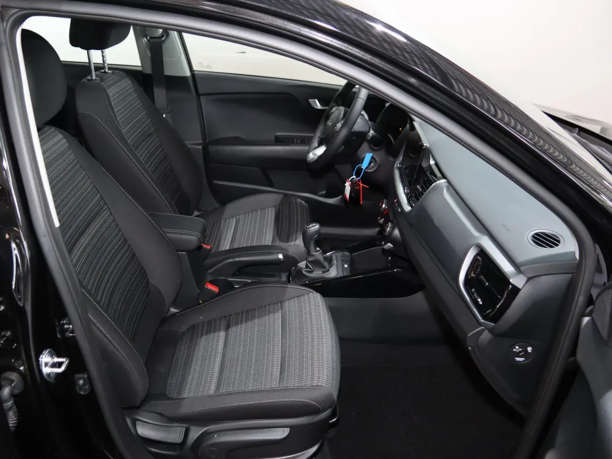 1.0 T-GDi MHEV DynamicLine | vanaf € 429,- per maand | Achteruit Camera | Climate Control | Apple Carplay/Android auto | Elektrische ramen | Cruise Control |