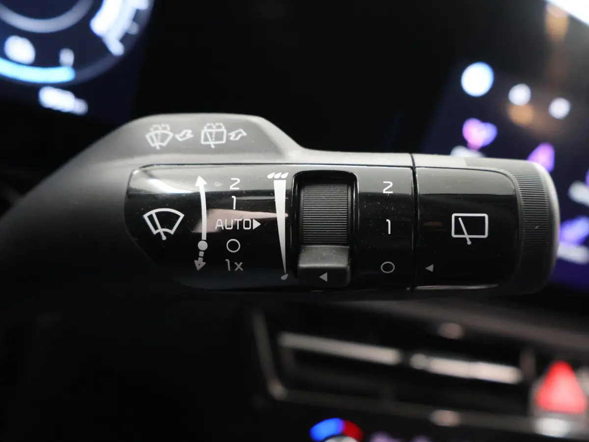 1.6 GDi PHEV DynamicPlusLine Edition | 18” lichtmetalen velgen | Elektrisch verstelbare bestuurdersstoel | Stoel/Stuurwielverwarming | LED Koplampen | Elektrisch bedienbare achterklep |