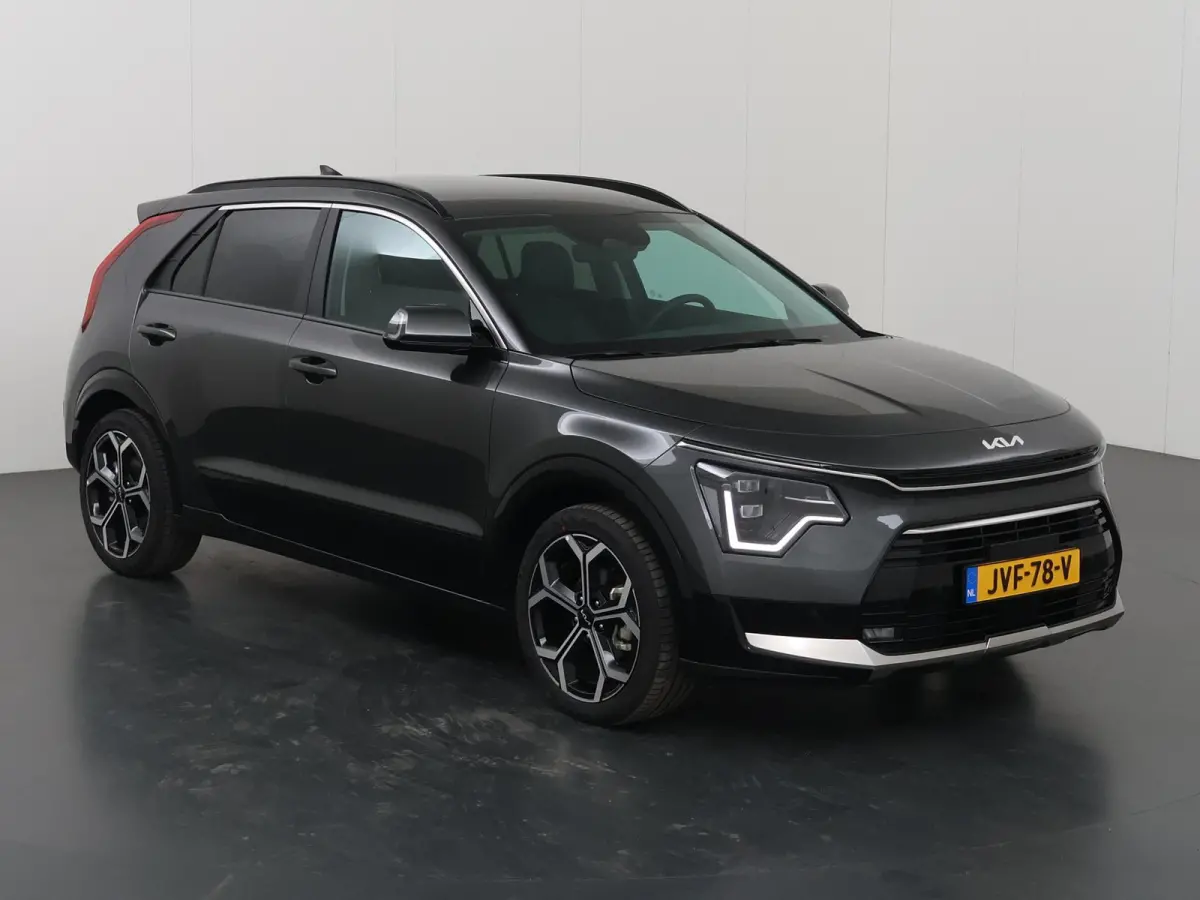 1.6 GDi PHEV DynamicPlusLine Edition | 18” lichtmetalen velgen | Elektrisch verstelbare bestuurdersstoel | Stoel/Stuurwielverwarming | LED Koplampen | Elektrisch bedienbare achterklep |
