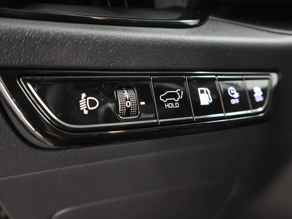 1.6 GDi PHEV DynamicPlusLine Edition | 18” lichtmetalen velgen | Elektrisch verstelbare bestuurdersstoel | Stoel/Stuurwielverwarming | LED Koplampen | Elektrisch bedienbare achterklep |
