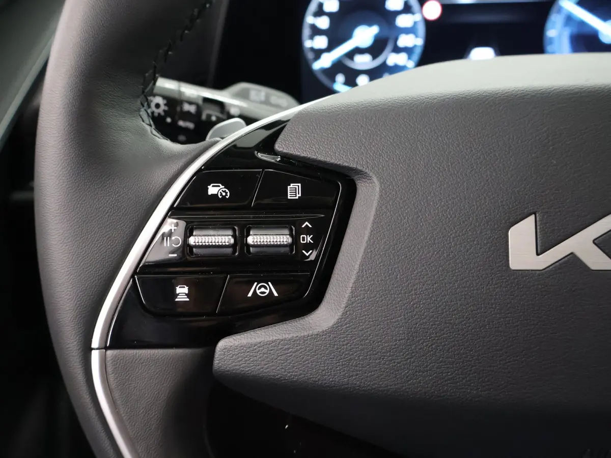 1.6 GDi PHEV DynamicPlusLine Edition | 18” lichtmetalen velgen | Elektrisch verstelbare bestuurdersstoel | Stoel/Stuurwielverwarming | LED Koplampen | Elektrisch bedienbare achterklep |
