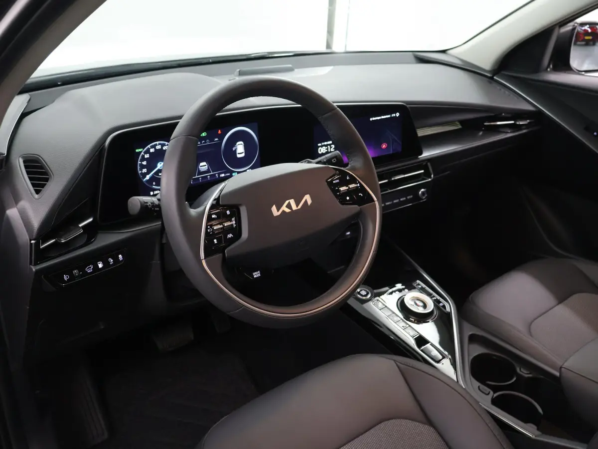 1.6 GDi PHEV DynamicPlusLine Edition | 18” lichtmetalen velgen | Elektrisch verstelbare bestuurdersstoel | Stoel/Stuurwielverwarming | LED Koplampen | Elektrisch bedienbare achterklep |