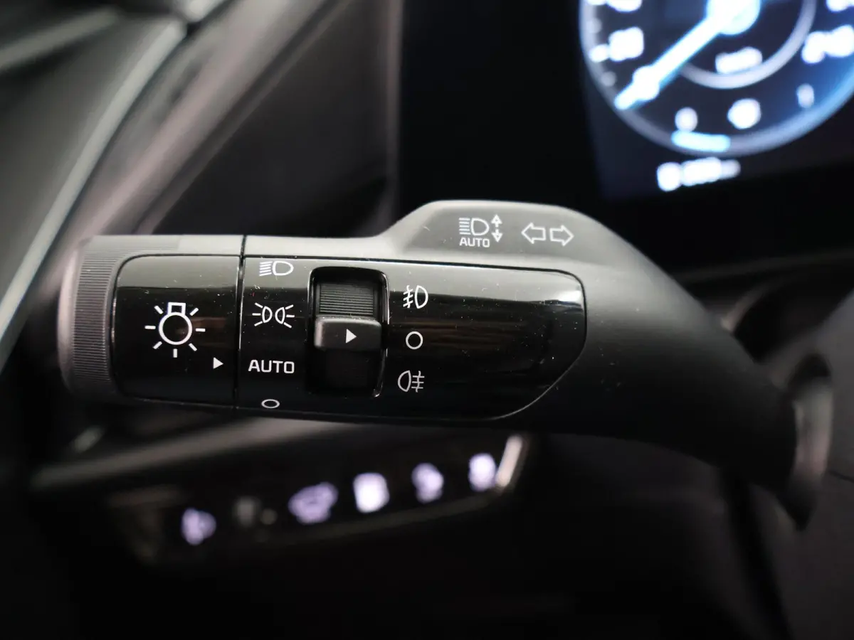 1.6 GDi PHEV DynamicPlusLine Edition | 18” lichtmetalen velgen | Elektrisch verstelbare bestuurdersstoel | Stoel/Stuurwielverwarming | LED Koplampen | Elektrisch bedienbare achterklep |
