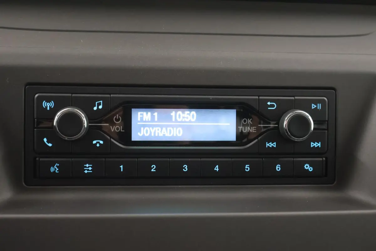 350 2.0 TDCI L4H1 Trend Skeletal | Uit voorraad leverbaar | Karhof Gesloten Bak + Overloopklep | Kenteken 2024 | Bluetooth | Cruise Control | Voorruitverwarming | Laadvermogen 1200KG + |