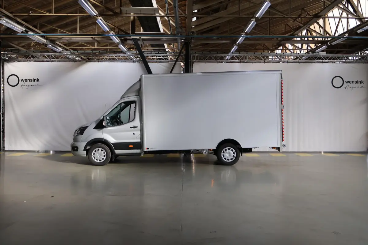 350 2.0 TDCI L4H1 Trend Skeletal | Uit voorraad leverbaar | Karhof Gesloten Bak + Overloopklep | Kenteken 2024 | Bluetooth | Cruise Control | Voorruitverwarming | Laadvermogen 1200KG + |