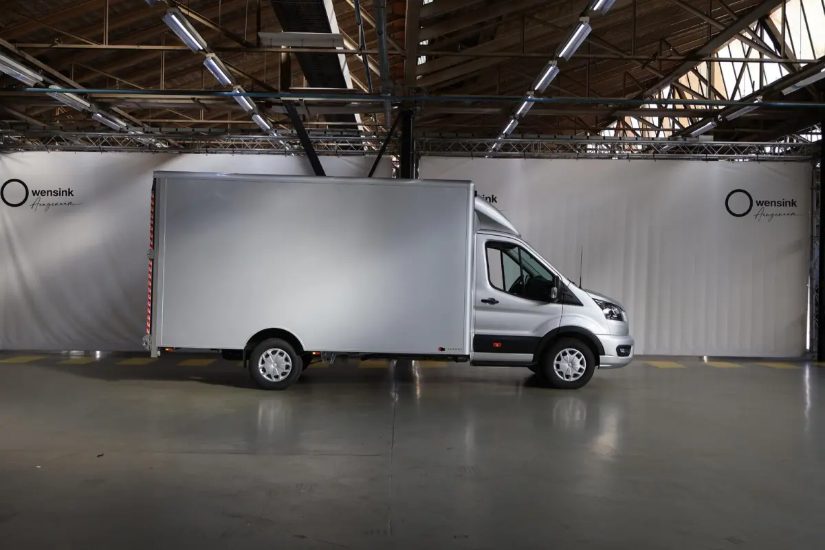 350 2.0 TDCI L4H1 Trend Skeletal | Uit voorraad leverbaar | Karhof Gesloten Bak + Overloopklep | Kenteken 2024 | Bluetooth | Cruise Control | Voorruitverwarming | Laadvermogen 1200KG + |