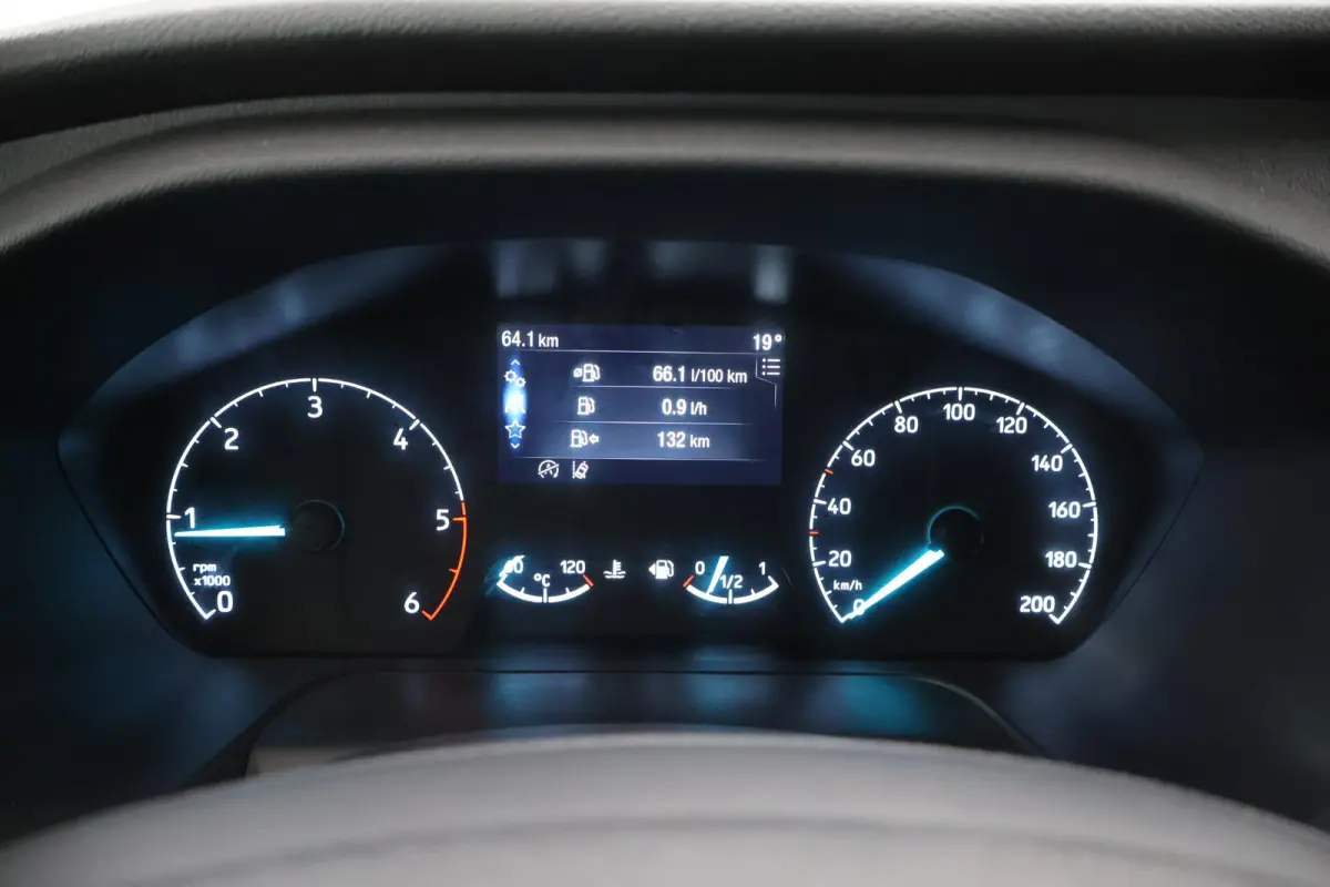 350 2.0 TDCI L4H1 Trend Skeletal | Uit voorraad leverbaar | Karhof Gesloten Bak + Overloopklep | Kenteken 2024 | Bluetooth | Cruise Control | Voorruitverwarming | Laadvermogen 1200KG + |