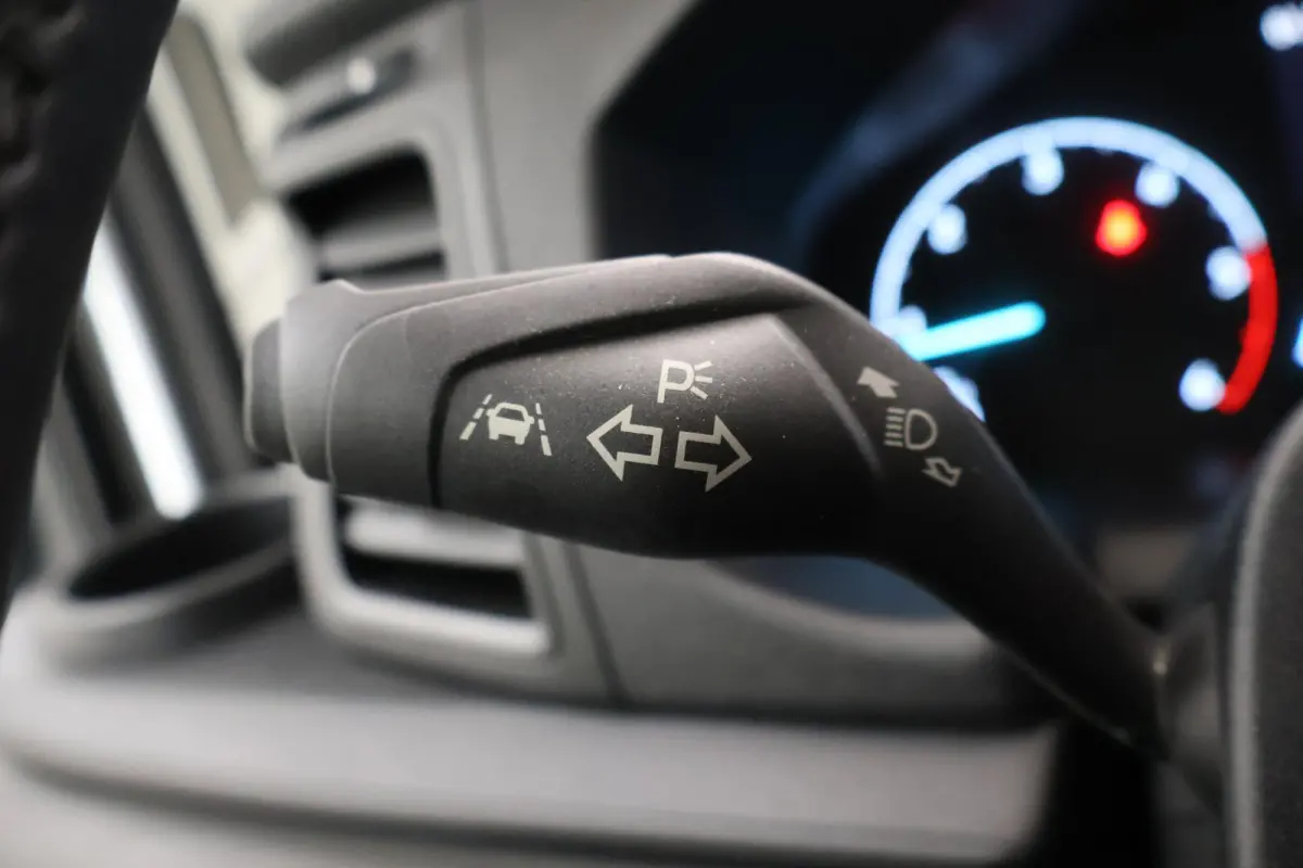 350 2.0 TDCI L4H1 Trend Skeletal | Uit voorraad leverbaar | Karhof Gesloten Bak + Overloopklep | Kenteken 2024 | Bluetooth | Cruise Control | Voorruitverwarming | Laadvermogen 1200KG + |