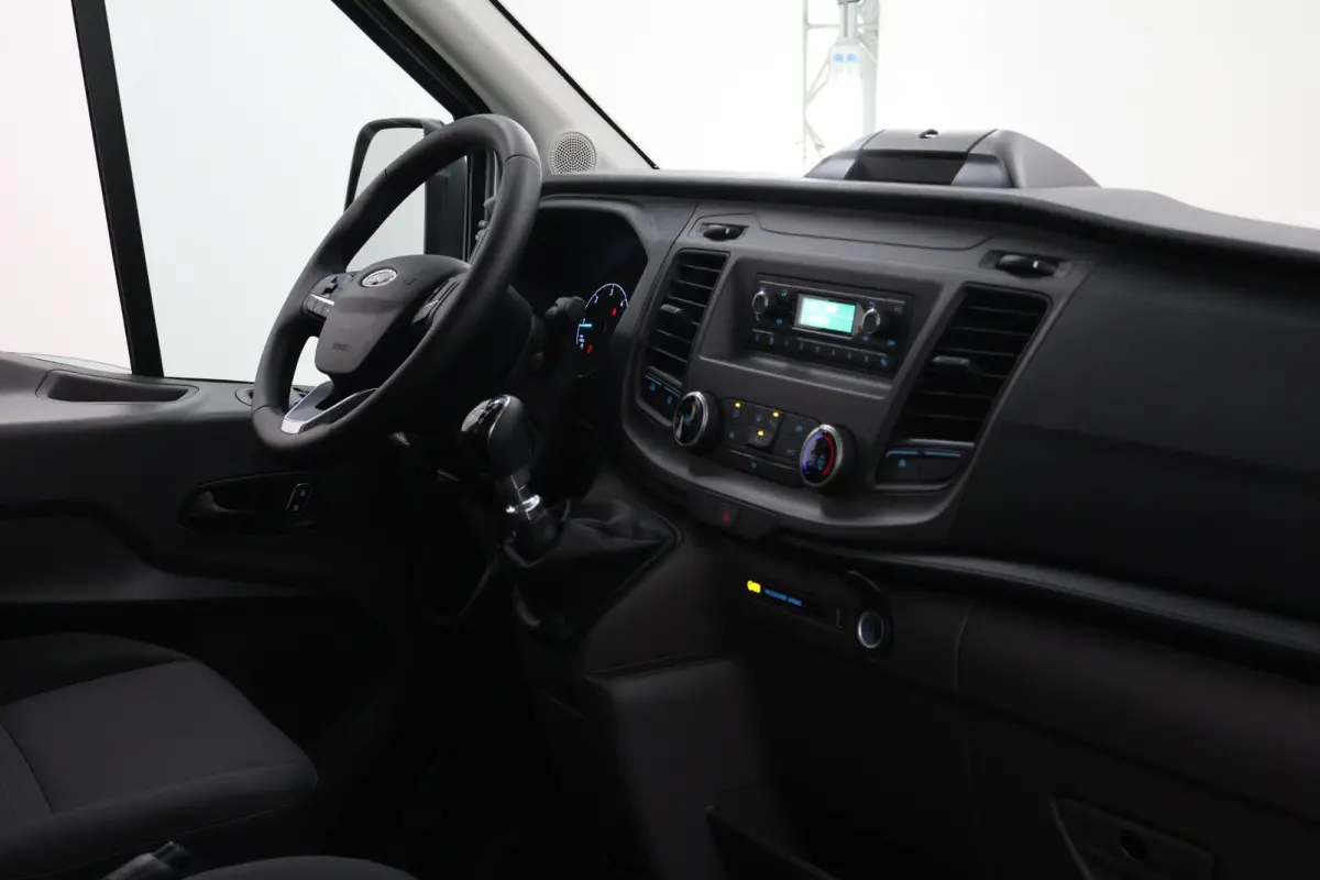 350 2.0 TDCI L4H1 Trend Skeletal | Uit voorraad leverbaar | Karhof Gesloten Bak + Overloopklep | Kenteken 2024 | Bluetooth | Cruise Control | Voorruitverwarming | Laadvermogen 1200KG + |