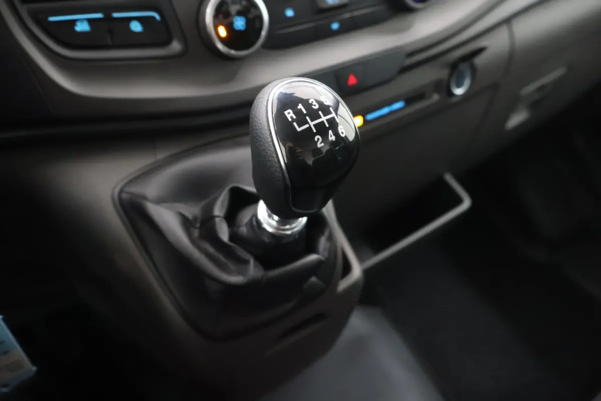 350 2.0 TDCI L4H1 Trend Skeletal | Uit voorraad leverbaar | Karhof Gesloten Bak + Overloopklep | Kenteken 2024 | Bluetooth | Cruise Control | Voorruitverwarming | Laadvermogen 1200KG + |
