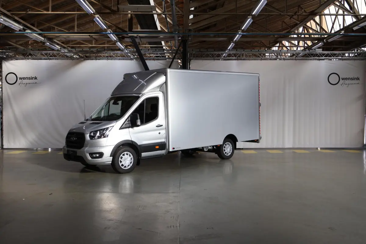 350 2.0 TDCI L4H1 Trend Skeletal | Uit voorraad leverbaar | Karhof Gesloten Bak + Overloopklep | Kenteken 2024 | Bluetooth | Cruise Control | Voorruitverwarming | Laadvermogen 1200KG + |