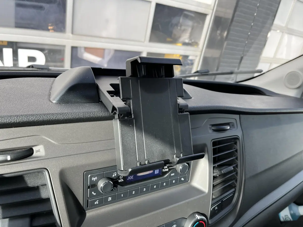 350 170pk L4H1 Bakwagen! Airco / Cruise control / Karhof Gesloten Bak + Deuren /  Bluetooth / Voorruitverwa. / DAB+ /  LAADVERMOGEN 1303 KG / BPM VRIJ!