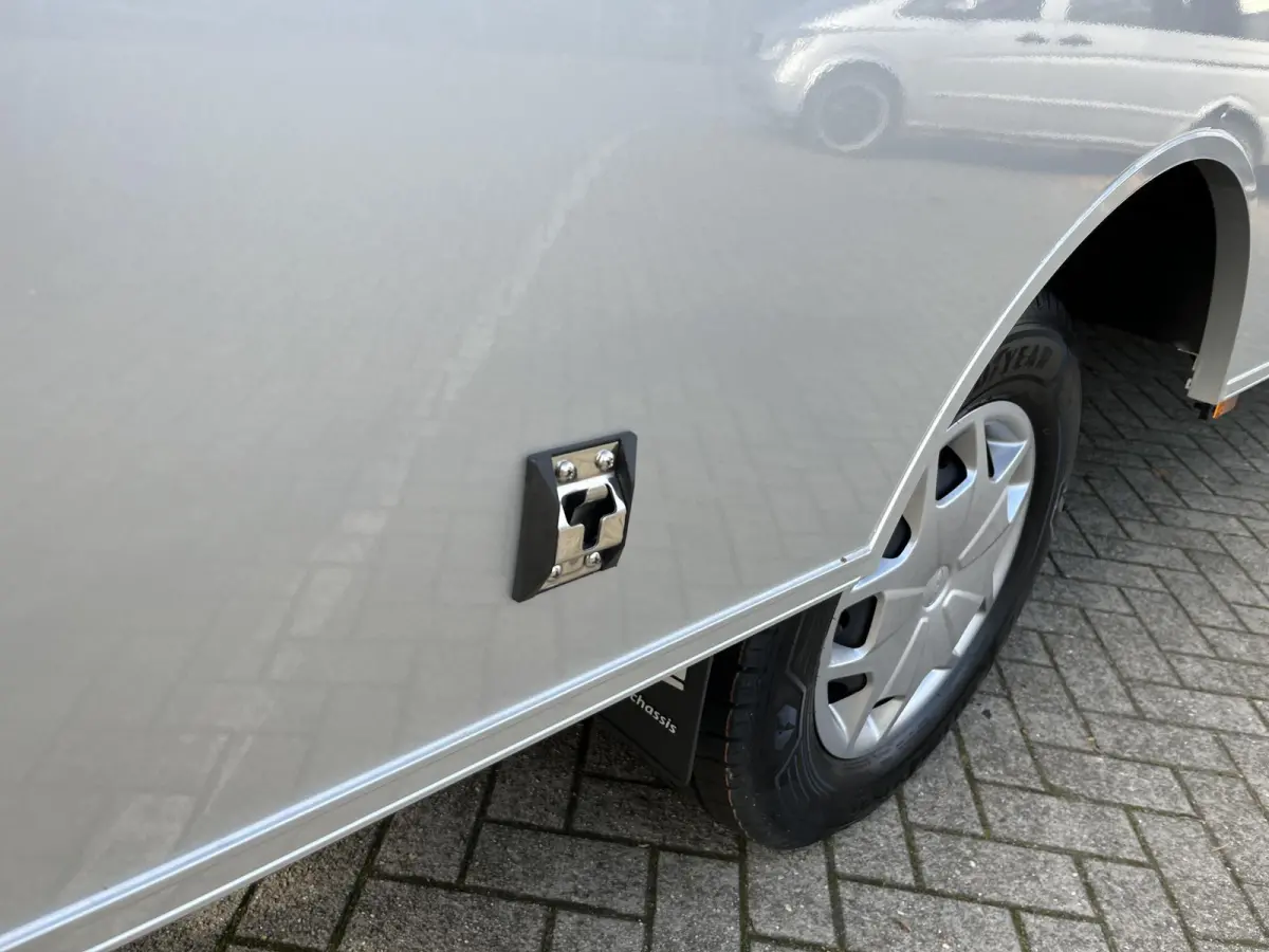 350 170pk L4H1 Bakwagen! Airco / Cruise control / Karhof Gesloten Bak + Deuren /  Bluetooth / Voorruitverwa. / DAB+ /  LAADVERMOGEN 1303 KG / BPM VRIJ!