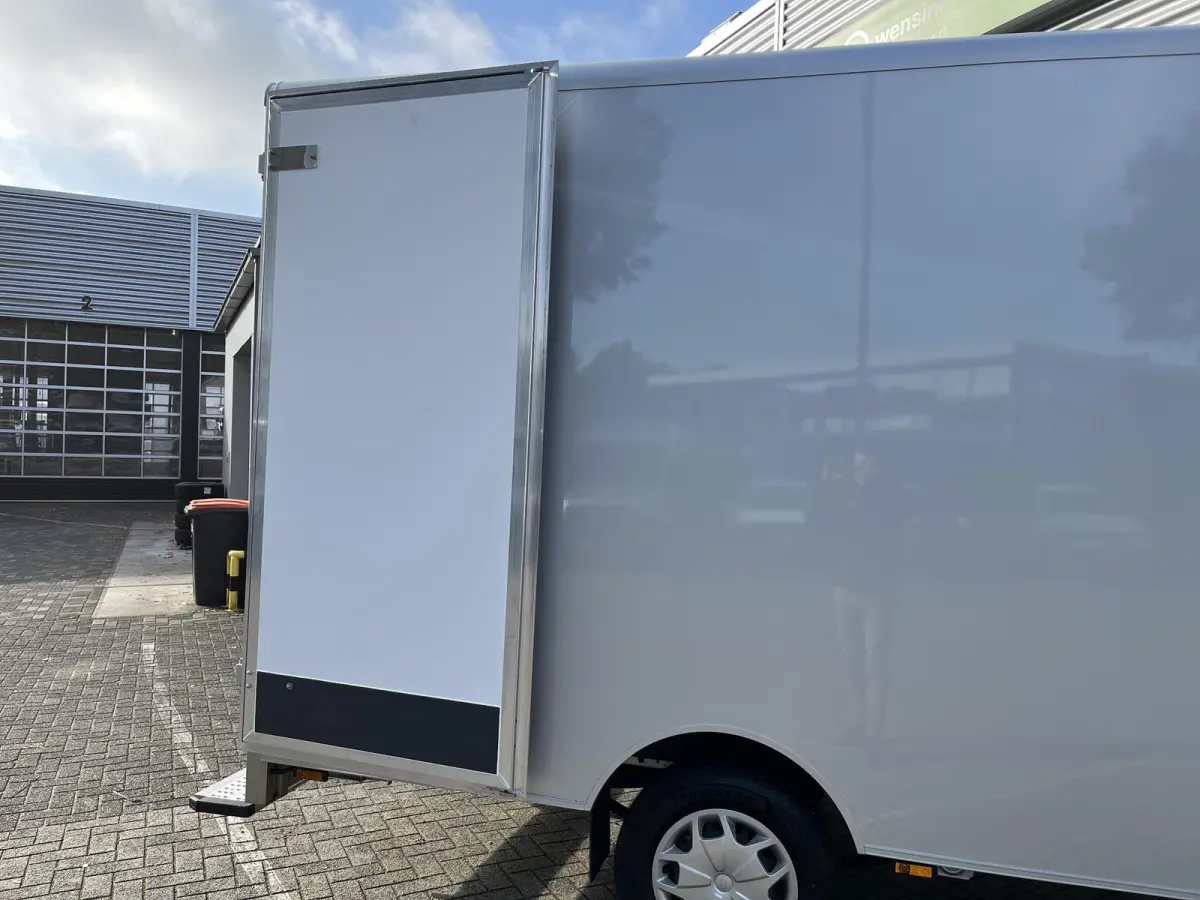 350 170pk L4H1 Bakwagen! Airco / Cruise control / Karhof Gesloten Bak + Deuren /  Bluetooth / Voorruitverwa. / DAB+ /  LAADVERMOGEN 1303 KG / BPM VRIJ!