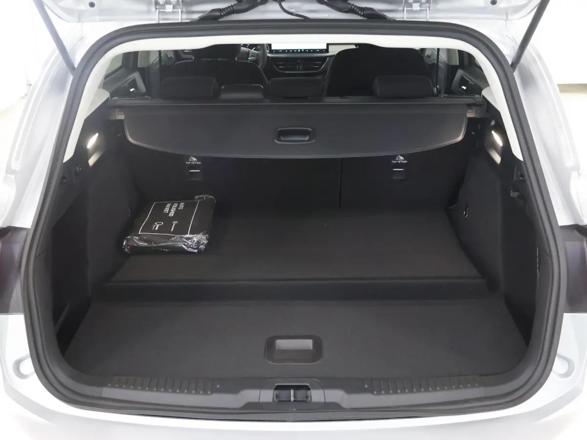 1.0 EcoBoost Hybrid Titanium | Winterpakket | Navigatie | Climate Control | Parkeersensoren | Cruise Control |