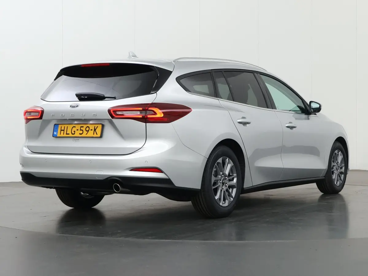 1.0 EcoBoost Hybrid Titanium | Winterpakket | Navigatie | Climate Control | Parkeersensoren | Cruise Control |