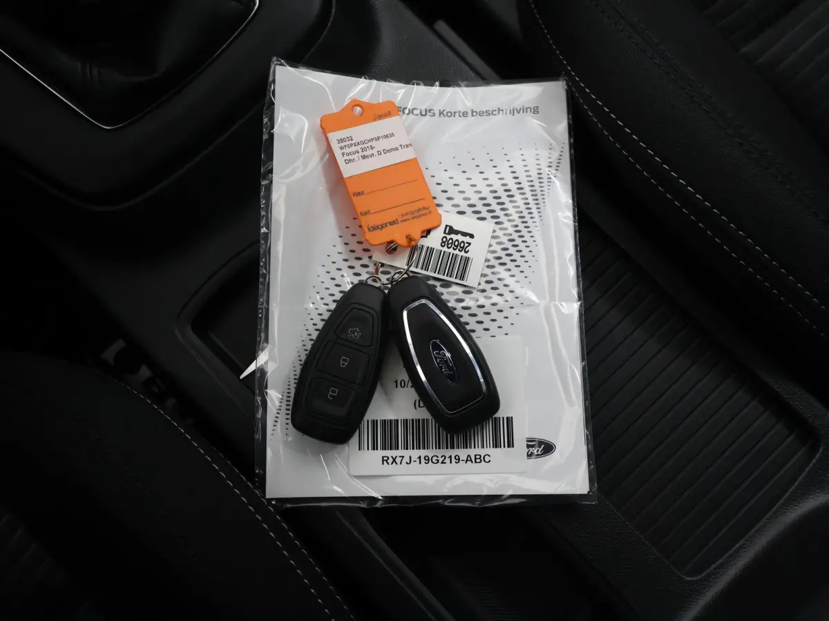 1.0 EcoBoost Hybrid Titanium | Winterpakket | Navigatie | Climate Control | Parkeersensoren | Cruise Control |
