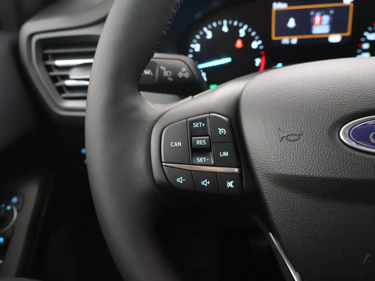 1.0 EcoBoost Hybrid Titanium | Winterpakket | Navigatie | Climate Control | Parkeersensoren | Cruise Control |