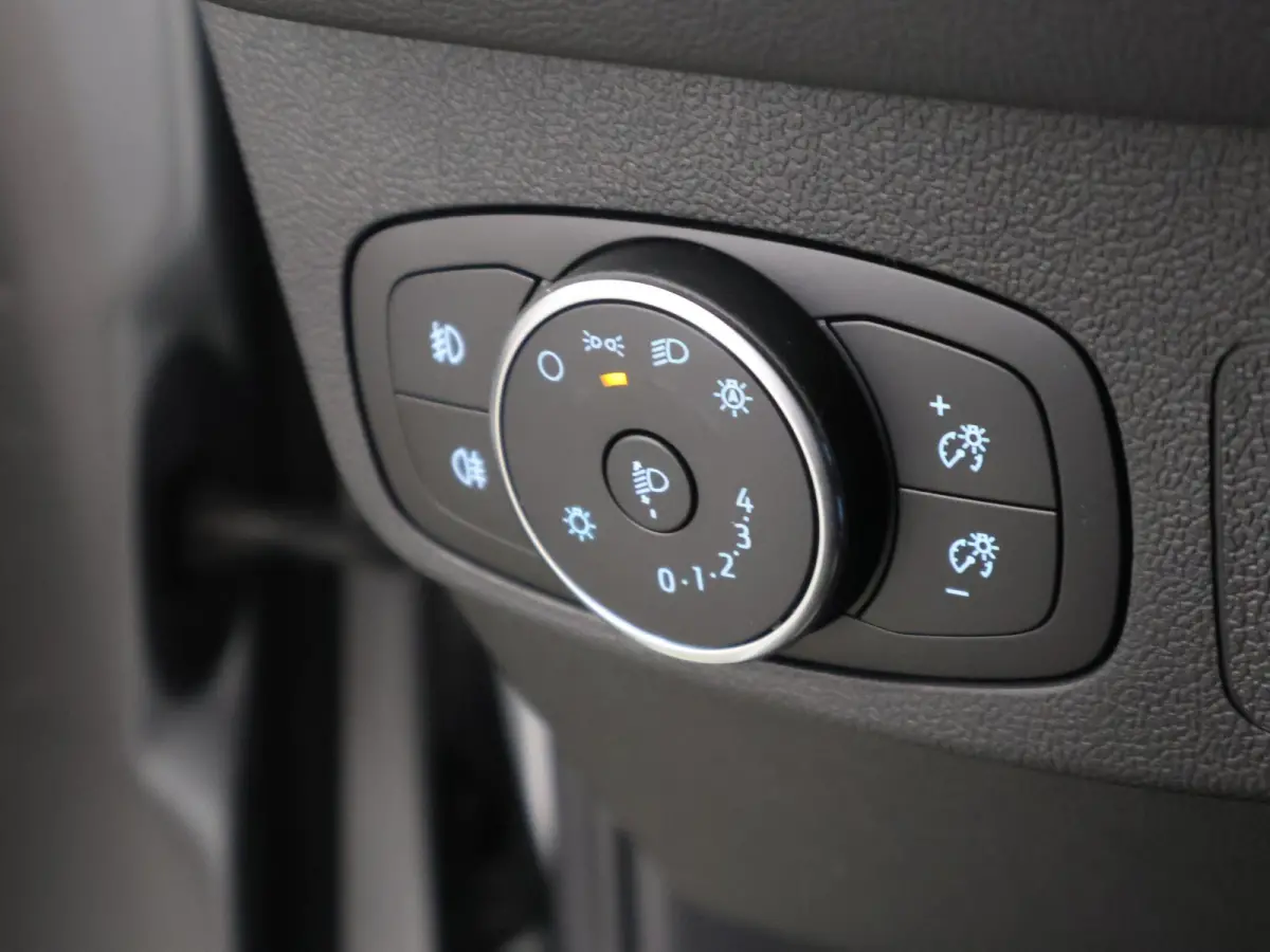 1.0 EcoBoost Hybrid Titanium | Winterpakket | Navigatie | Climate Control | Parkeersensoren | Cruise Control |