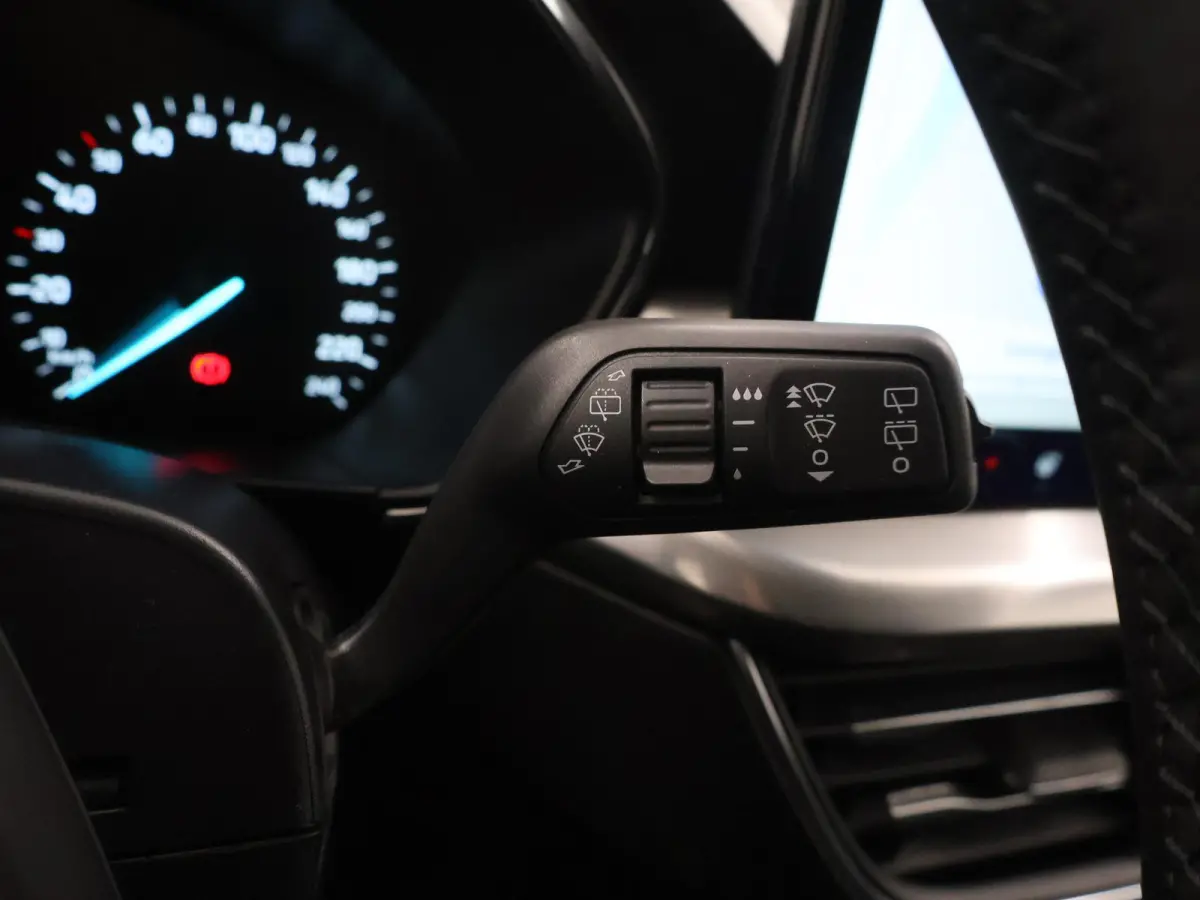 1.0 EcoBoost Hybrid Titanium | Winterpakket | Navigatie | Climate Control | Parkeersensoren | Cruise Control |