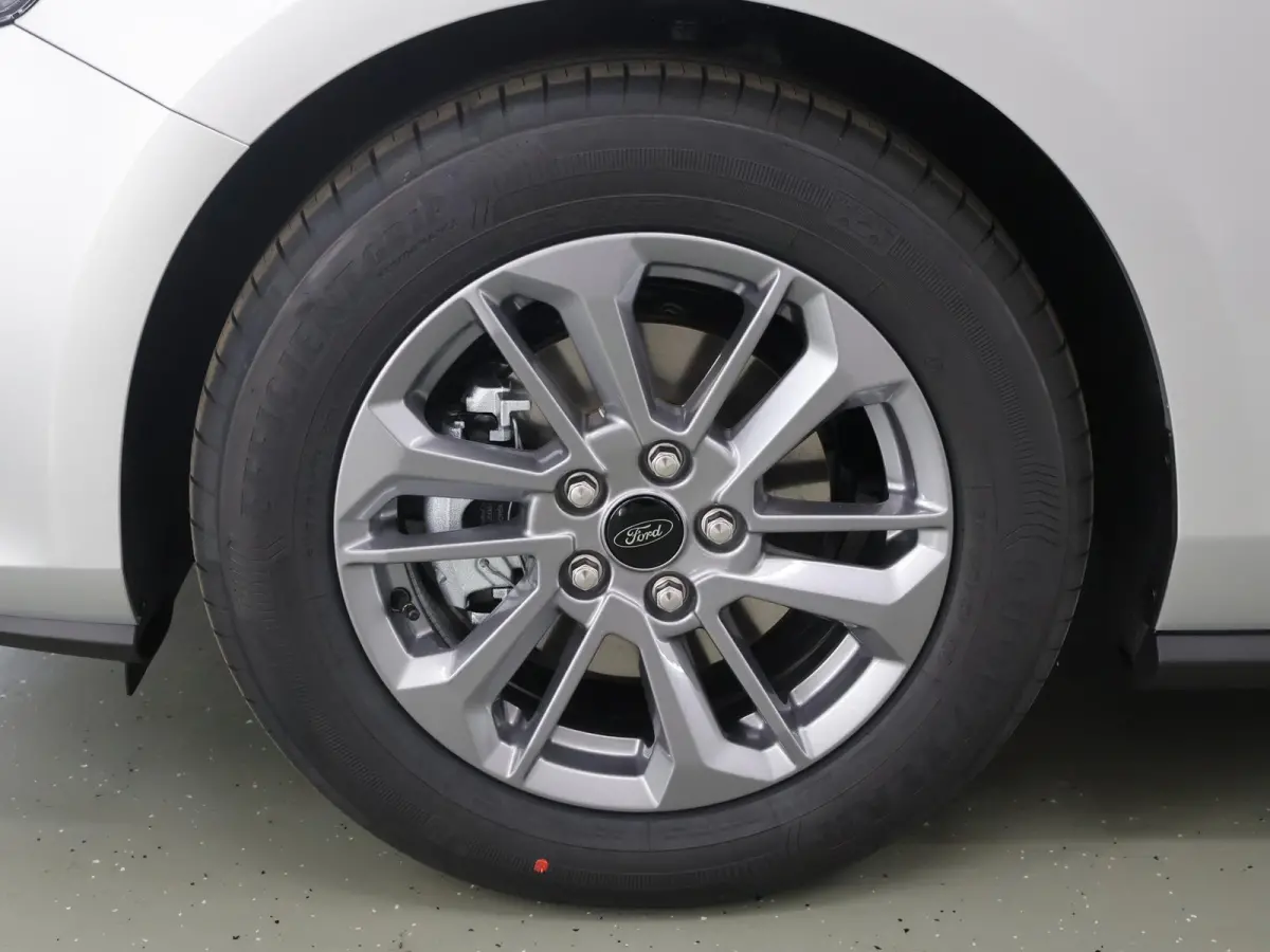 1.0 EcoBoost Hybrid Titanium | Winterpakket | Navigatie | Climate Control | Parkeersensoren | Cruise Control |