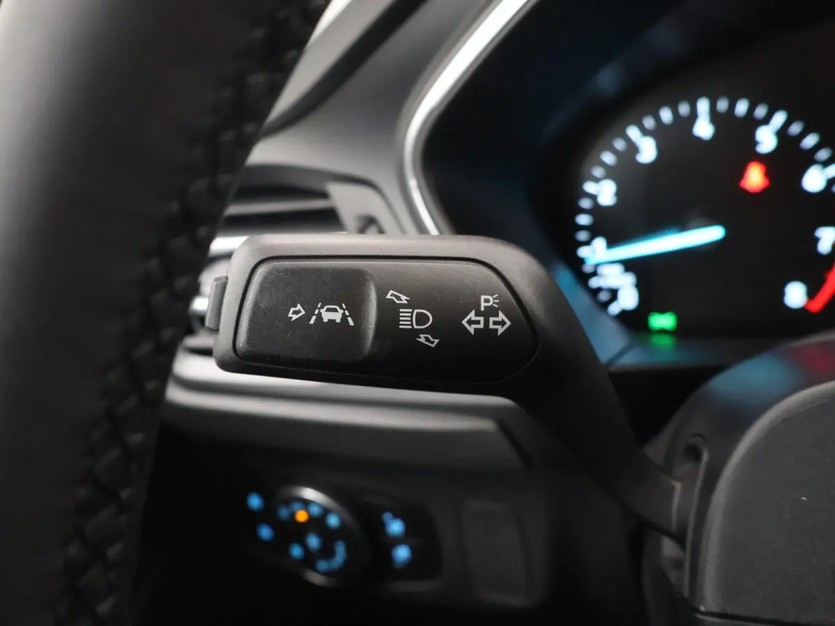 1.0 EcoBoost Hybrid Titanium | Winterpakket | Navigatie | Climate Control | Parkeersensoren | Cruise Control |