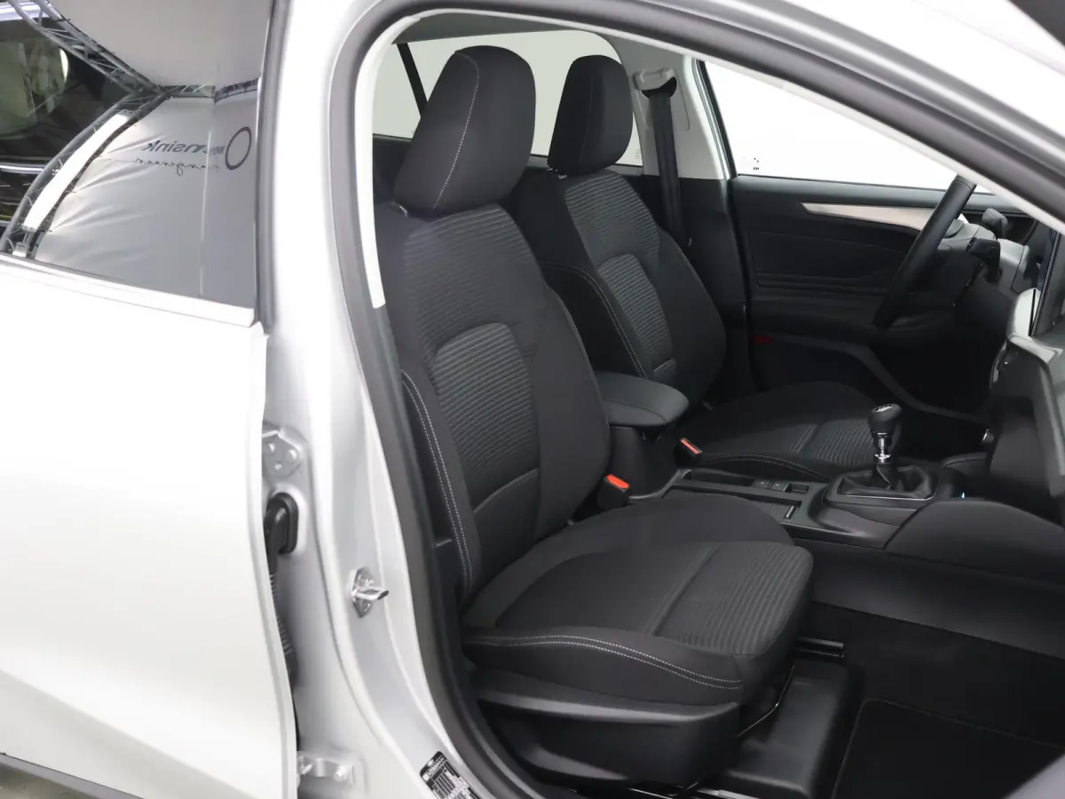 1.0 EcoBoost Hybrid Titanium | Winterpakket | Navigatie | Climate Control | Parkeersensoren | Cruise Control |