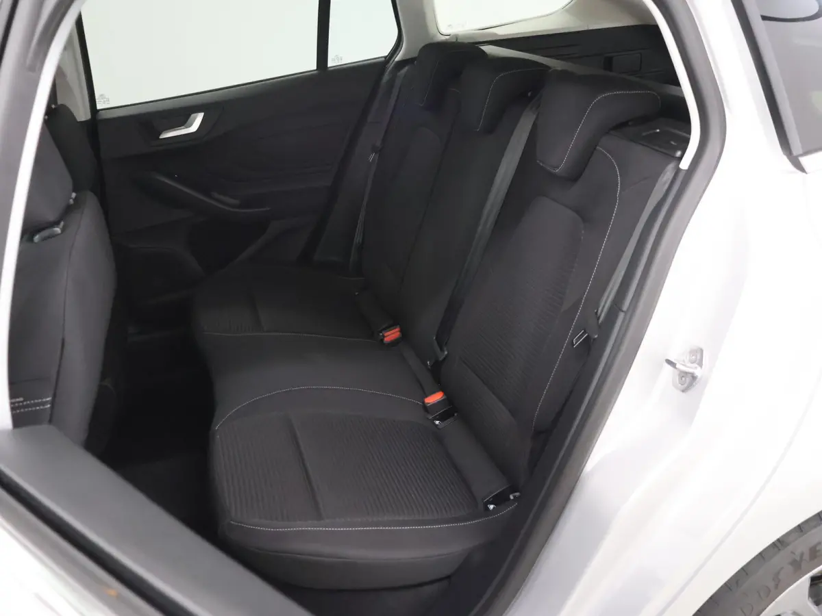 1.0 EcoBoost Hybrid Titanium | Winterpakket | Navigatie | Climate Control | Parkeersensoren | Cruise Control |