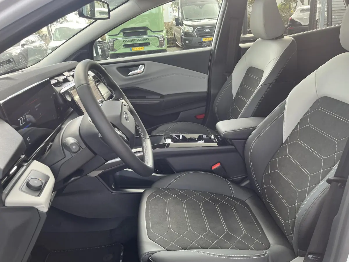 Premium 44 kWh | Driver Assistance Pack | Winter Pack | Panoramadak |