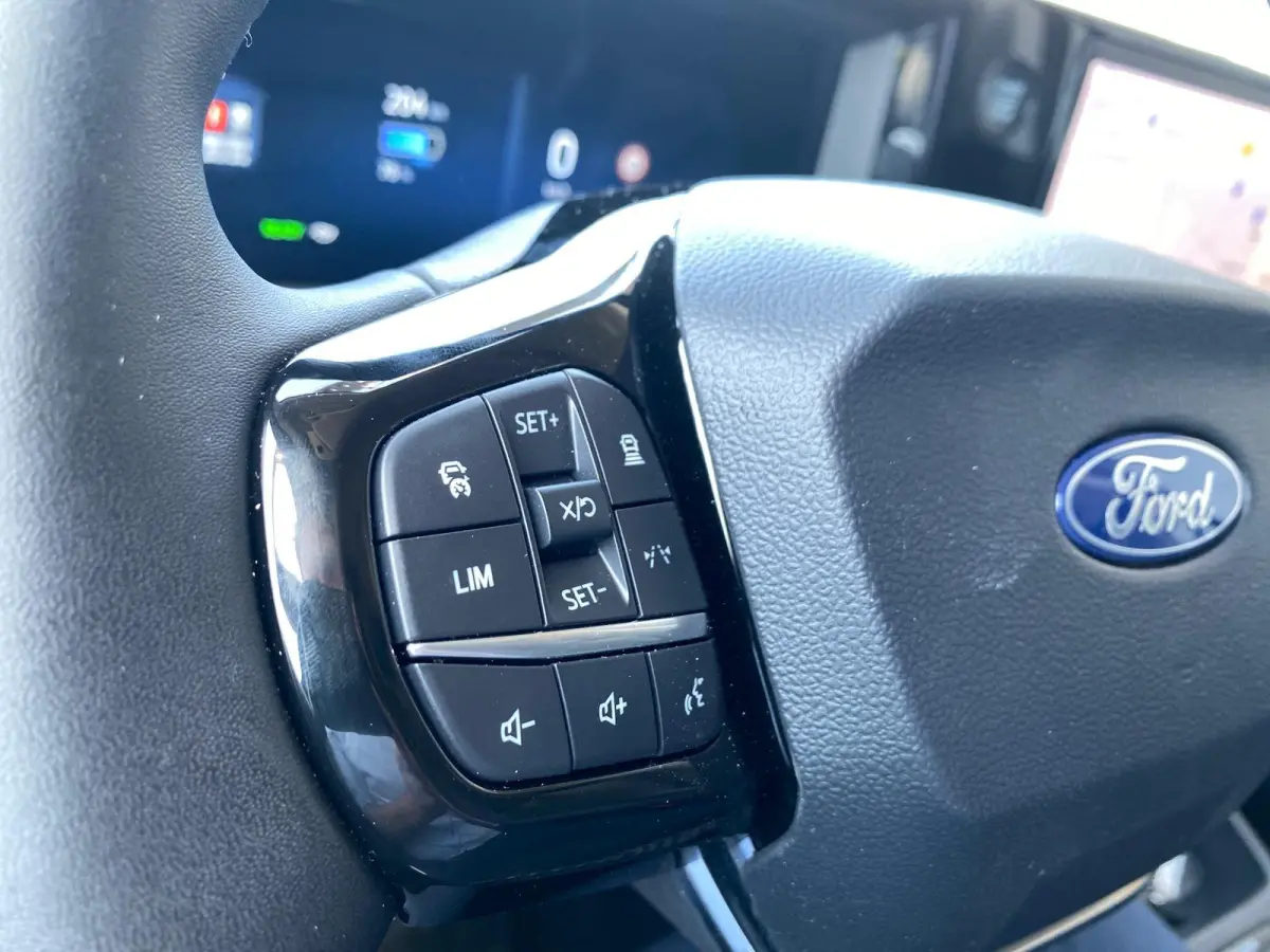 Trend 44 kWh 136PK | Climate Control | Parkeersensoren | Parkeercamera | Bluetooth | DAB | radio, Apple Carplay en Adroid Auto | Trekhaak |