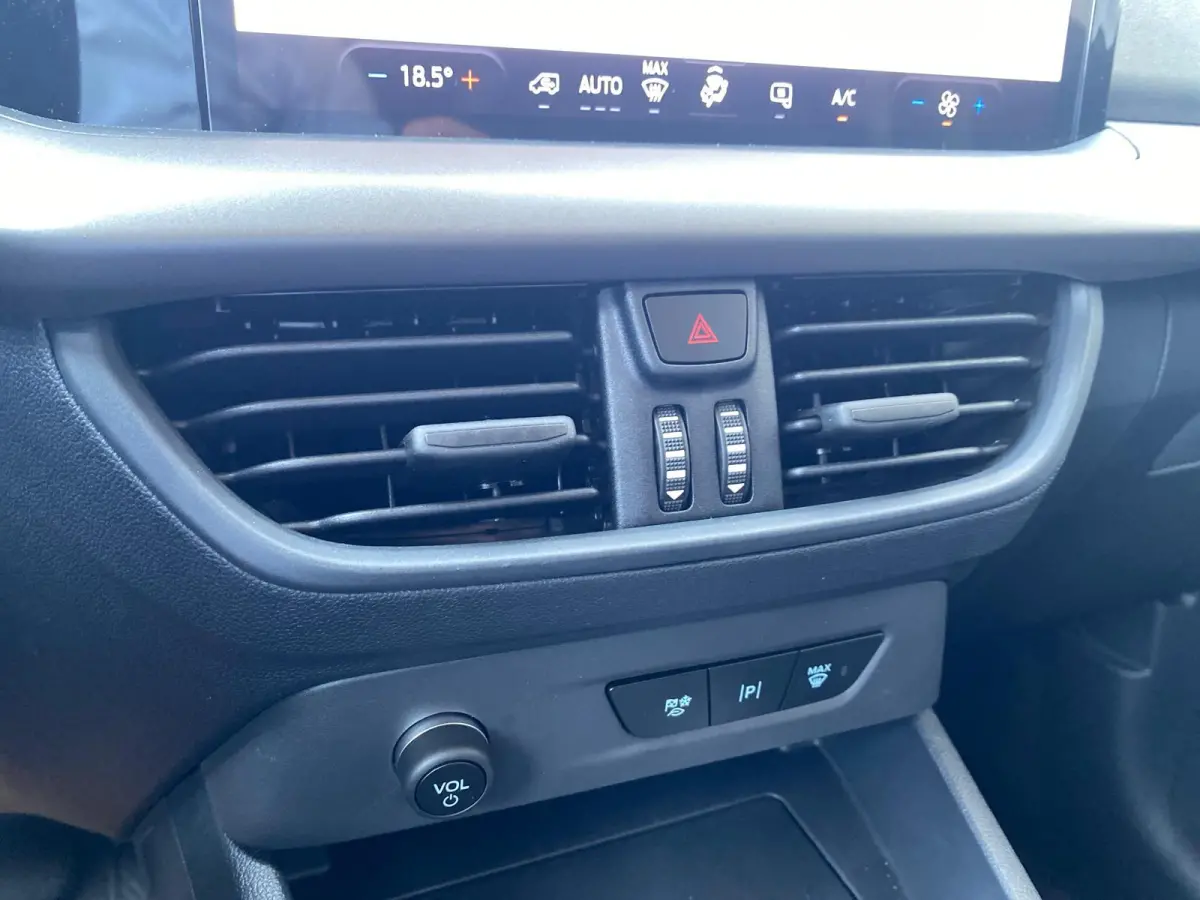 Trend 44 kWh 136PK | Climate Control | Parkeersensoren | Parkeercamera | Bluetooth | DAB | radio, Apple Carplay en Adroid Auto | Trekhaak |