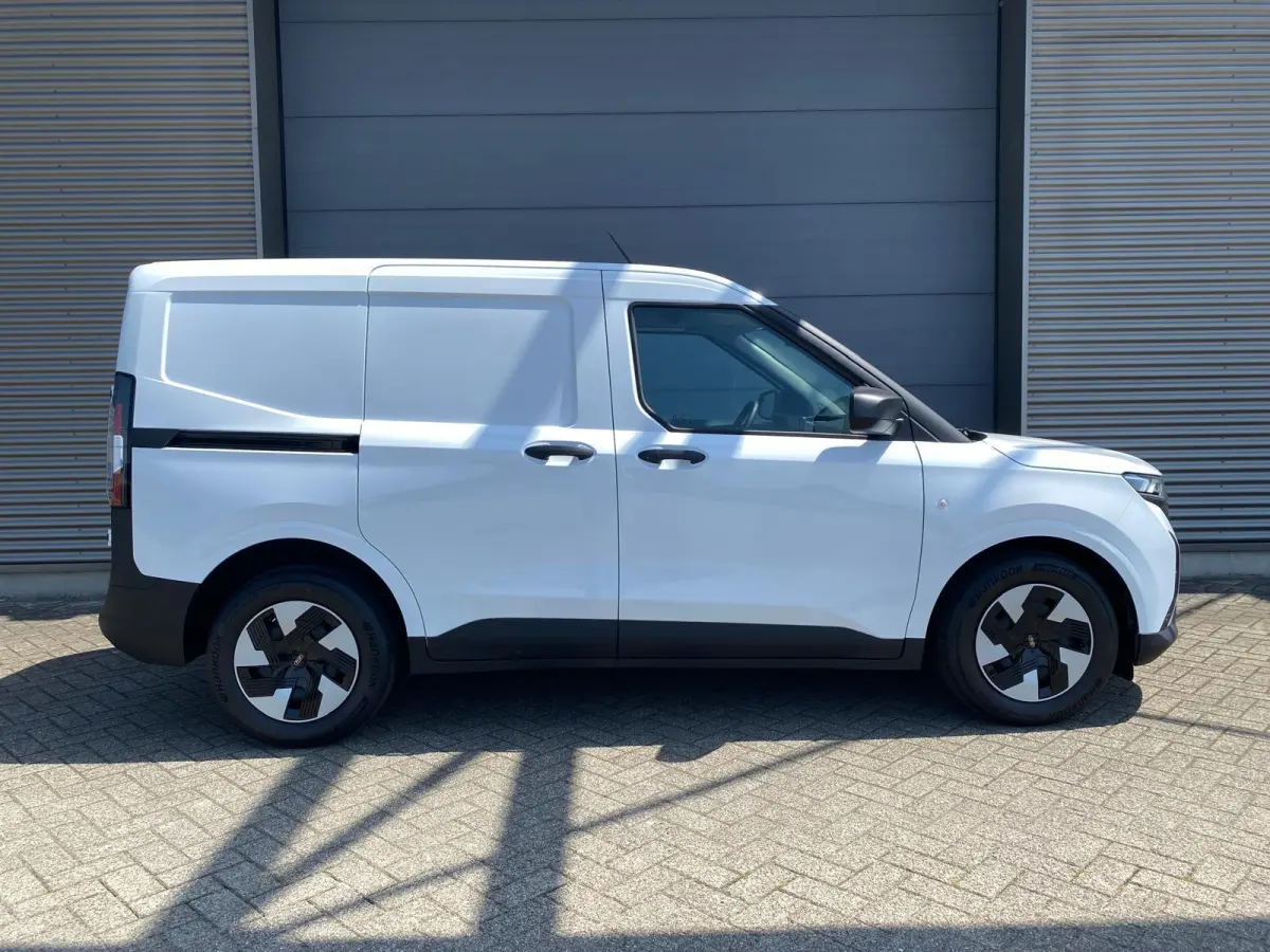 Trend 44 kWh 136PK | Climate Control | Parkeersensoren | Parkeercamera | Bluetooth | DAB | radio, Apple Carplay en Adroid Auto | Trekhaak |