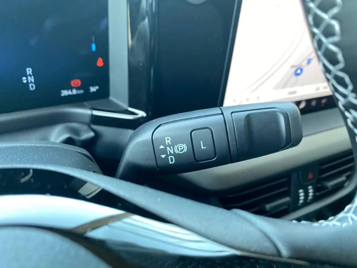 Trend 44 kWh 136PK | Climate Control | Parkeersensoren | Parkeercamera | Bluetooth | DAB | radio, Apple Carplay en Adroid Auto | Trekhaak |