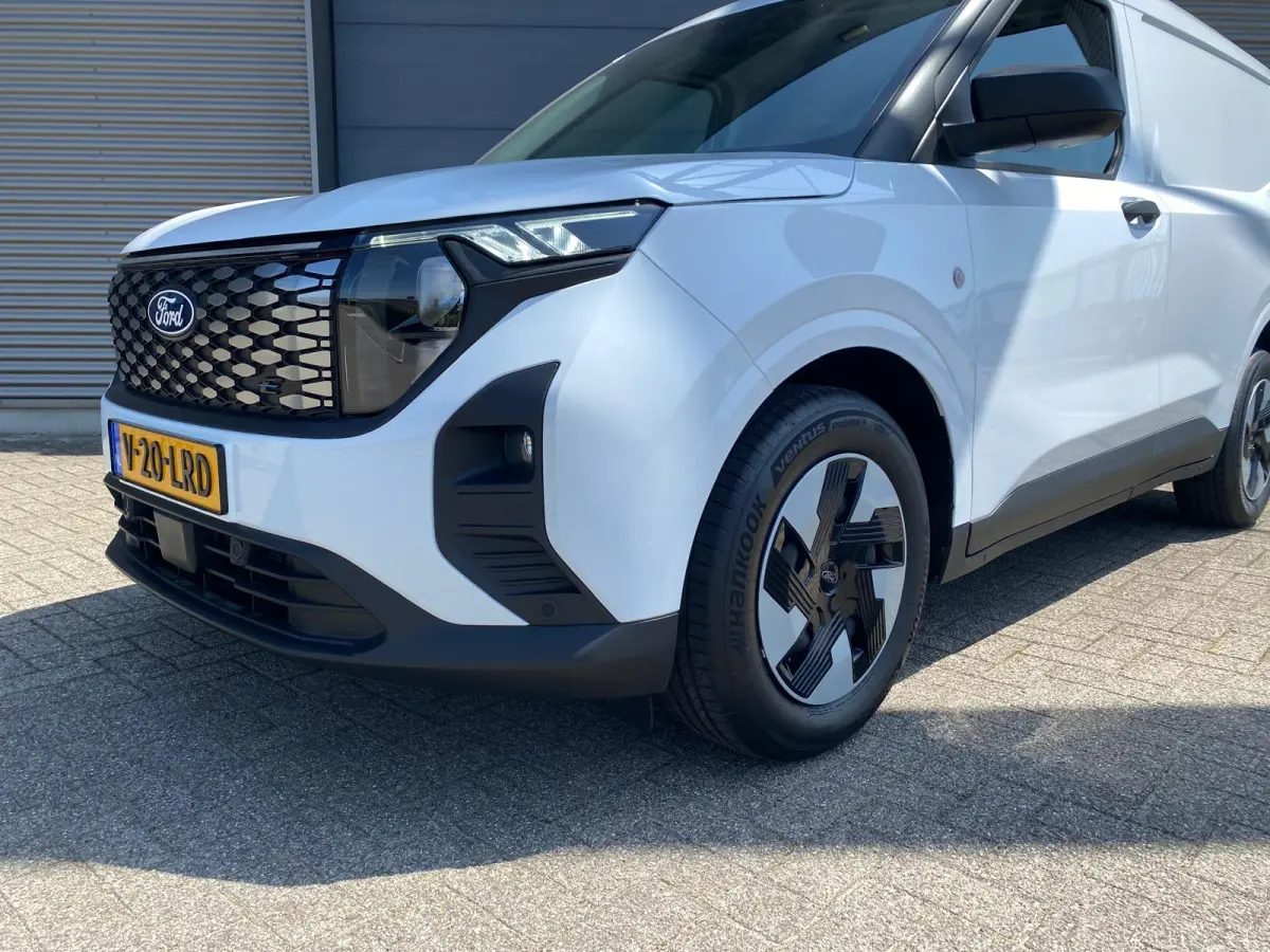 Trend 44 kWh 136PK | Climate Control | Parkeersensoren | Parkeercamera | Bluetooth | DAB | radio, Apple Carplay en Adroid Auto | Trekhaak |