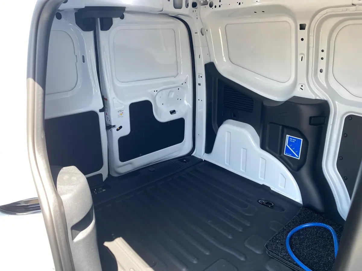 Trend 44 kWh 136PK | Climate Control | Parkeersensoren | Parkeercamera | Bluetooth | DAB | radio, Apple Carplay en Adroid Auto | Trekhaak |