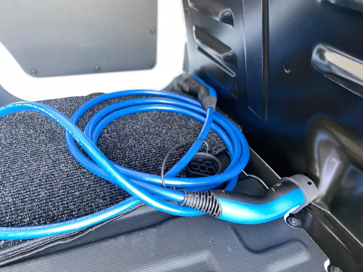 Trend 44 kWh 136PK | Climate Control | Parkeersensoren | Parkeercamera | Bluetooth | DAB | radio, Apple Carplay en Adroid Auto | Trekhaak |