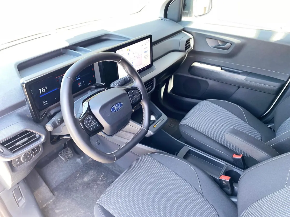 Trend 44 kWh 136PK | Climate Control | Parkeersensoren | Parkeercamera | Bluetooth | DAB | radio, Apple Carplay en Adroid Auto | Trekhaak |