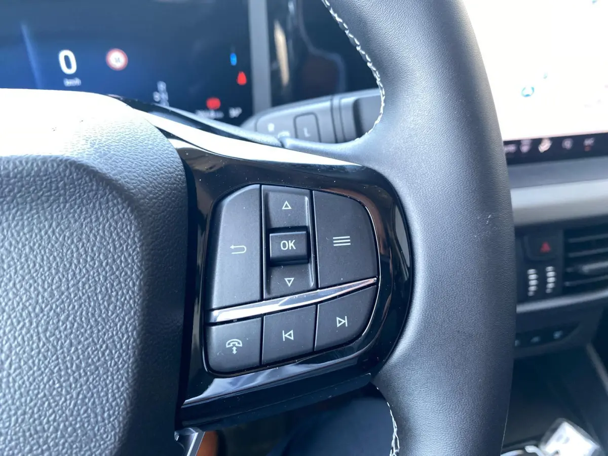 Trend 44 kWh 136PK | Climate Control | Parkeersensoren | Parkeercamera | Bluetooth | DAB | radio, Apple Carplay en Adroid Auto | Trekhaak |