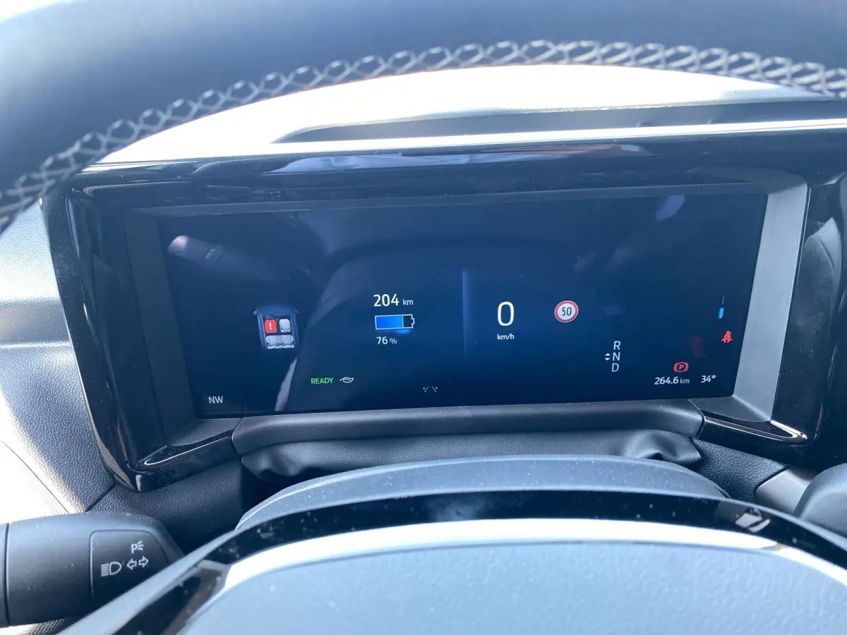 Trend 44 kWh 136PK | Climate Control | Parkeersensoren | Parkeercamera | Bluetooth | DAB | radio, Apple Carplay en Adroid Auto | Trekhaak |